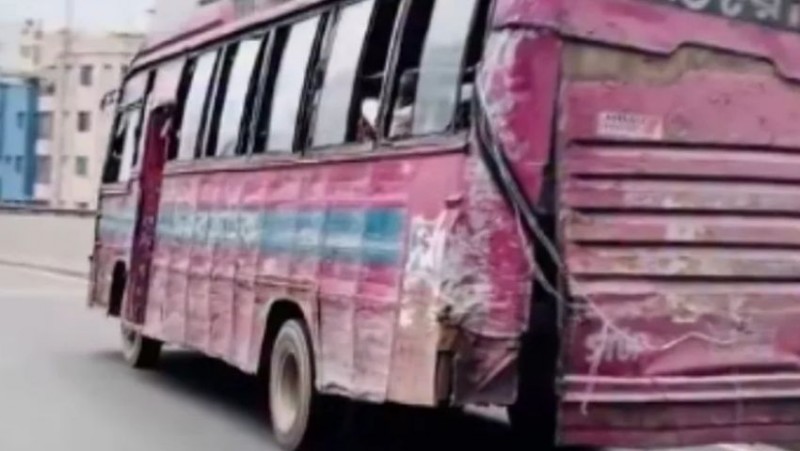 ঢাকায় ‘লক্কড়-ঝক্কড়’ বাস বন্ধে কঠোর হচ্ছে ট্রাফিক পুলিশ